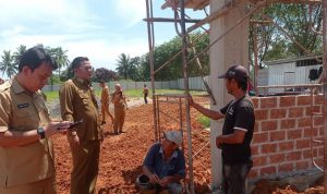 Riza Kesal dan Meminta Kepemilik Bangunan Gudang Snack Segera bersihkan Jalan Menuju Perkantoran