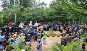 Polres Lamtim Kawal Unras Masyarakat dengan Ramah