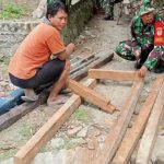 Babinsa Koramil 2304/Anyar, Giat Karbak Pemasangan Konblok