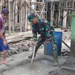 Babinsa Koramil 2305/Cinangka, Giat Karbak Pembangunan Rumah Warga