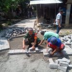 Babinsa Koramil 2304/Anyar, Giat Karbak Pemasangan Paving Blok