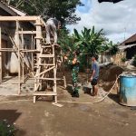 Babinsa Koramil 2305/Cinangka, Giat Karbak Pembangunan Rumah Warga