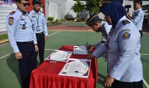Jelang Pemilu 2024, Karutan Pinrang Pimpin Apel Deklarasi Netralitas ASN