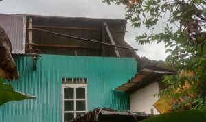 Angin Kencang Terjang Lingkungan Salaka 4 Rumah Warga Rusak Parah