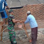 Babinsa Koramil 2305/Cinangka, Giat Karbak Pembangunan Rumah Warga