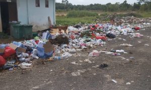 Miris! Limbah Sampah RSUD Basel Berserakan, Tolong Persiapkan Kontainer Sampah!!