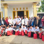 Rayakan HUT ke-1, DPC AJOI Lamtim Santuni Ratusan Santri Yatim Piatu 