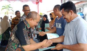 Wali Kota Pangkalpinang dan BPN Serahkan Sertifikat Program PTSL Sebanyak 1.317