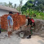 Babinsa Koramil 2305/Cinangka, Giat Karbak Pembangunan Rumah Warga