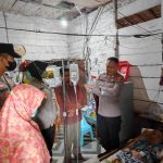 Polsek Metro Pusat Kunjungi dan Beri Bantuan Warga Sakit di Hadimulyo 