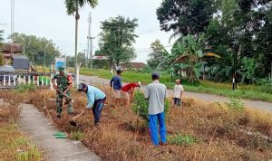 Babinsa Koramil 05/Sukadana Hadiri Karya Bhakti Persiapan Lomba Desa
