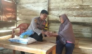 Polisi Perduli Masyarakat, Briptu Panca Sisihkan Sebagian Rezky untuk Bantu Warga
