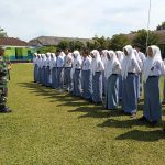 Koramil 06/Purbolinggo Latih PBB Siswa SMAN 1 Purbolinggo