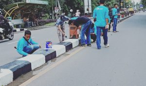 Kadis PUPR  Lakukan Giat Pengecatan Pembatas Jalan Poros Kota Takalar