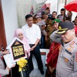 Kapolda Sulsel Bedah Rumah Keluarga Buruh Tani di Desa Tamanyeleng Kab. Gowa