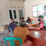 Babinsa Koramil 2304/Anyar, Giat Komsos Membahas Tentang Pembuatan Gardu
