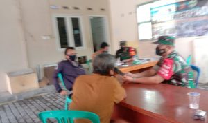 Babinsa Koramil 2304/Anyar, Giat Komsos Membahas Tentang Pembuatan Gardu