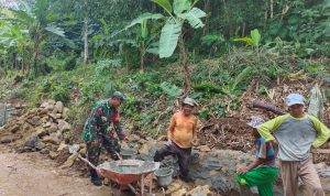 Babinsa Koramil 2302/Bojonegara, Giat Karbak Pembangunan Pemasangan Pondasi