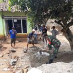 Babinsa Koramil 2305/Cinangka, Giat Karbak Pembangunan Rumah Warga