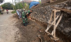 Babinsa Koramil 2304/Anyar, Giat Karbak Pemasangan TPT