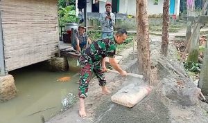 Babinsa Koramil 2305/Cinangka, Giat Karbak Pembangunan Jembatan Warga