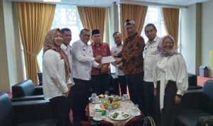 Pemprov Lampung Serahan Berkas Usulan Calon Pahlawan Nasional KH. Ahmad Hanafiah ke Mentri Sosial RI 