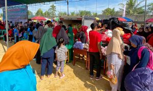 Ratusan Warga Desa Rajik Serbu Pasar Murah