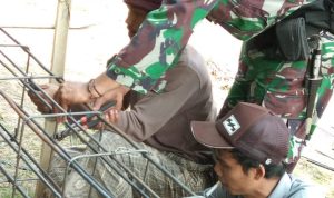 Babinsa Koramil 2304/Anyar, Giat Karbak Pemasangan Pondasi