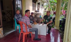 Babinsa Koramil 2303/Pulomerak, Komsos Terkait Menjaga Kesehatan dan Kebersihan