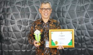 Kepala Diskominfo Kota Cilegon Meraih Penghargaan Baznas Cilegon Award 2023