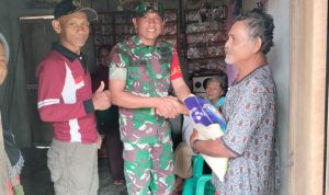 Gerak Cepat Babinsa Bersama Kades Salurkan Bantuan Warga Terdampak Banjir
