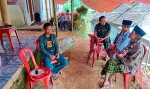 Babinsa Koramil 2306/Mancak, Giat Komsos Membahas Tentang Kerukunan Warga