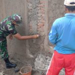 Babinsa Koramil 2305/Cinangka, Giat Karbak Pembangunan Rumah Warga