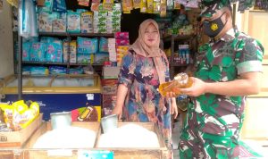 Babinsa Koramil 2307/Ciwandan, Puan Ter Pendataan Harga Minyak Goreng Curah