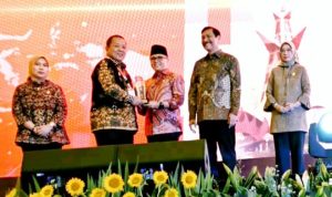 Acara Digital Government Award SPBE Arinal Djunaidi Terima Penghargaan 