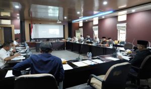 H. Herman Suhadi Ketua DPRD Prov Babel Sampaikan 3 Calon Nama Pejabat Gubernur