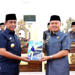 Melalui Rapat Paripurna DPRD, Amran Mahmud Serahkan LKPJ Bupati Wajo Tahun 2022