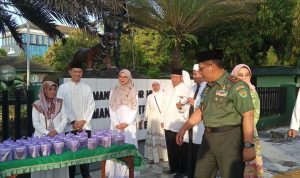 Dandim 0623/Cilegon Mendampingi Danrem 064/MY Membagikan Takjil sekaligus Santunan Anak Yatim-Piatu