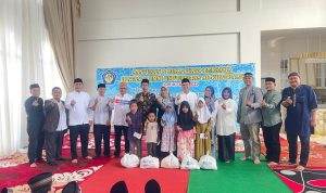 Berbagi Kebahagiaan IKA Unival Santuni Ratusan Anak Yatim-Piatu