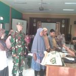 Babinsa Koramil 2303/Pulomerak, Puan Ter Pendampingan Pemberian Bantuan