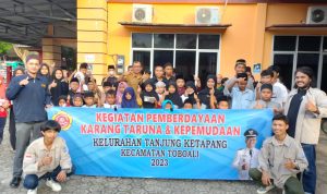 Kelurahan Tanjung Ketapang Bersama Karang Taruna Santuni 50 Anak Yatim dan Duafa