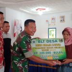 Babinsa Koramil Way Jepara Dampingi Penyaluran BLT DD bagi 30 KPM
