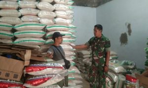 Babinsa Koramil 2303/Pulomerak Bintahwil Pengecekan Harga Sembako
