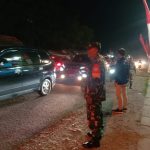 Koramil 2304/Anyer dan Koramil 2305/Cinangka Pantau Arus Lalulintas Jalur Wisata Anyer dan Cinangka Di Pos PAM.