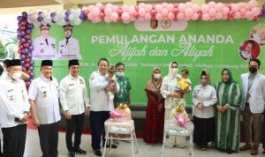 Arinal Djunaidi Melepas Bayi Kembar Siam Asal Lampung Utara 