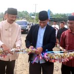 Didampingi Wakil Bupati, Amran Mahmud Resmikan Gapura Macora Desa Keera