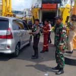 Babinsa Koramil 2303/Pulomerak, Puan Ter Membantu Kelancaran Arus Mudik