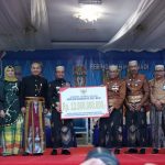 Serahkan 12 Milyar Bantuan Keuangan Pemprov Sulsel untuk Pemkab Wajo, Andi Sudirman Sulaiman : Semoga Bermanfaat