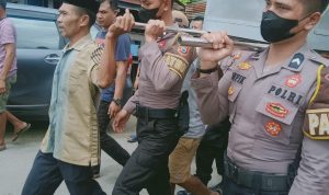 Personel Unit Patroli Samapta Polres Jeneponto, Turut Bantu Proses Pemakaman