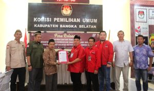 DPC PDIP Basel Serahkan Berkas Baceleg ke KPU, Erwin: Jangan Ada Yang Saling Sikut Antar Teman